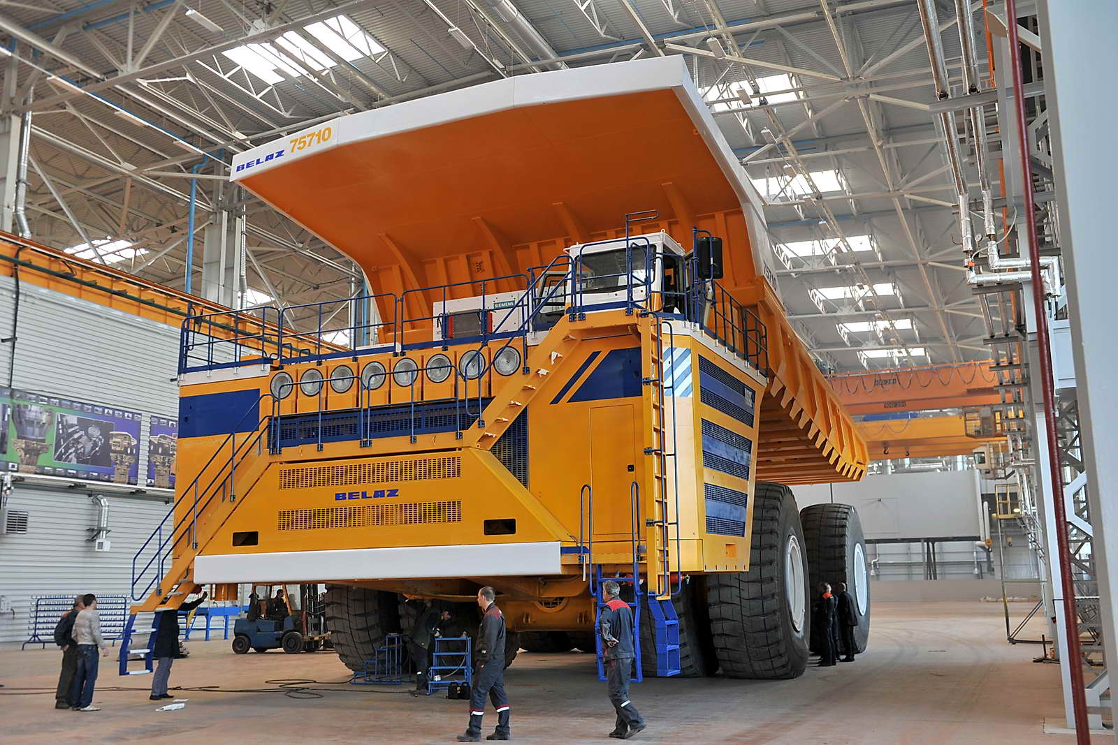 Belaz_75710_08%20BE.jpg